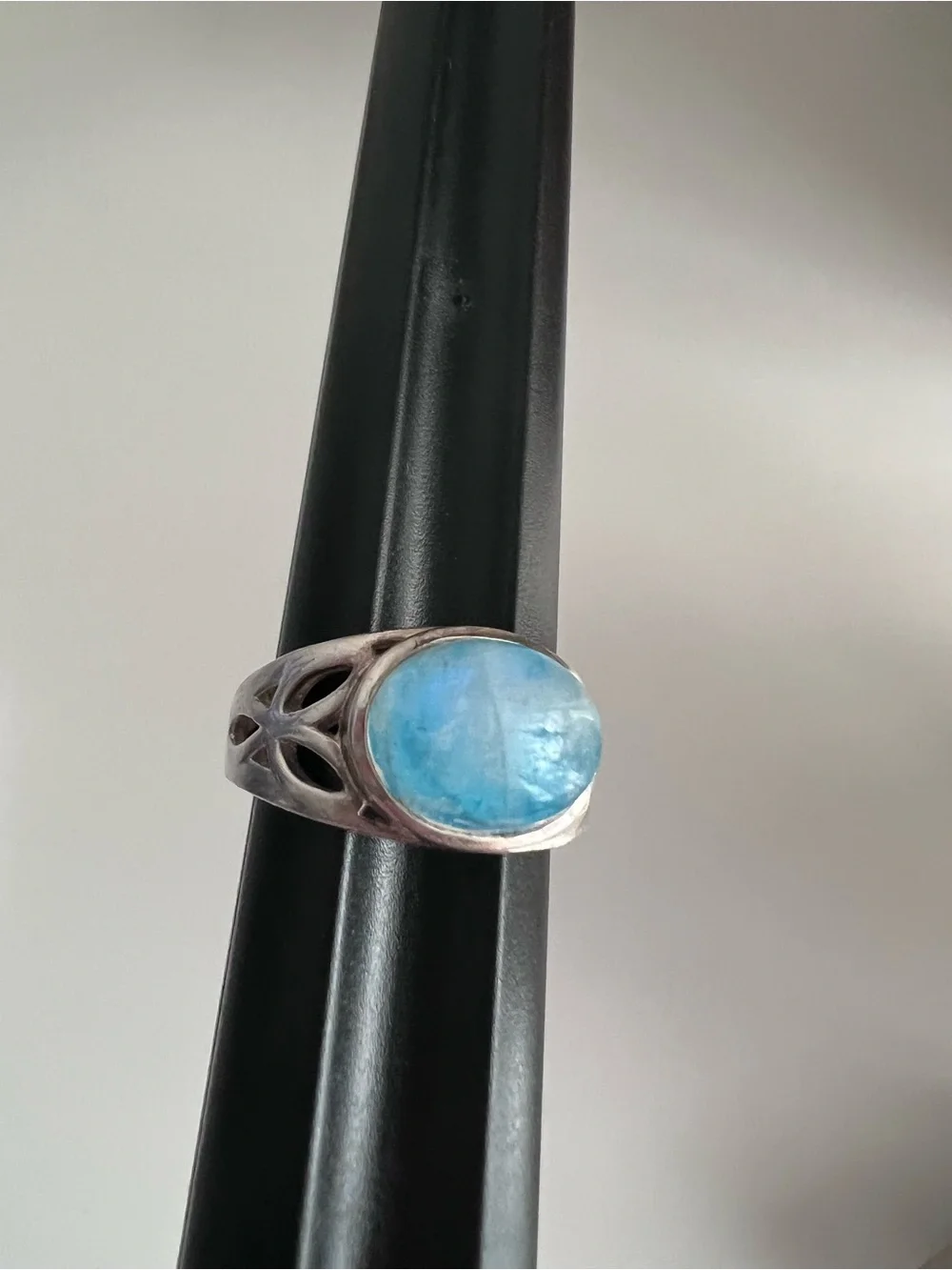 925 Sterling Silver Rainbow Moonstone Size 7 Oval Blue Cabochon Bezel Set